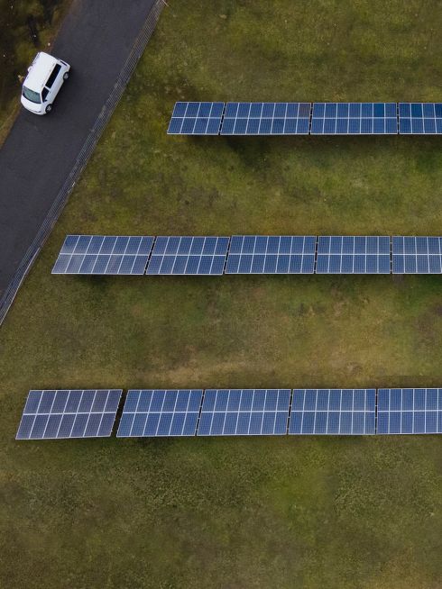 placas solares en el campo 